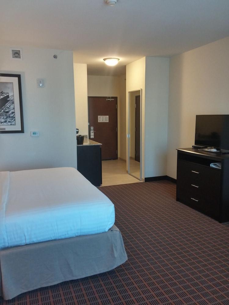 Holiday Inn Express & Suites Golden By Ihg Exterior photo
