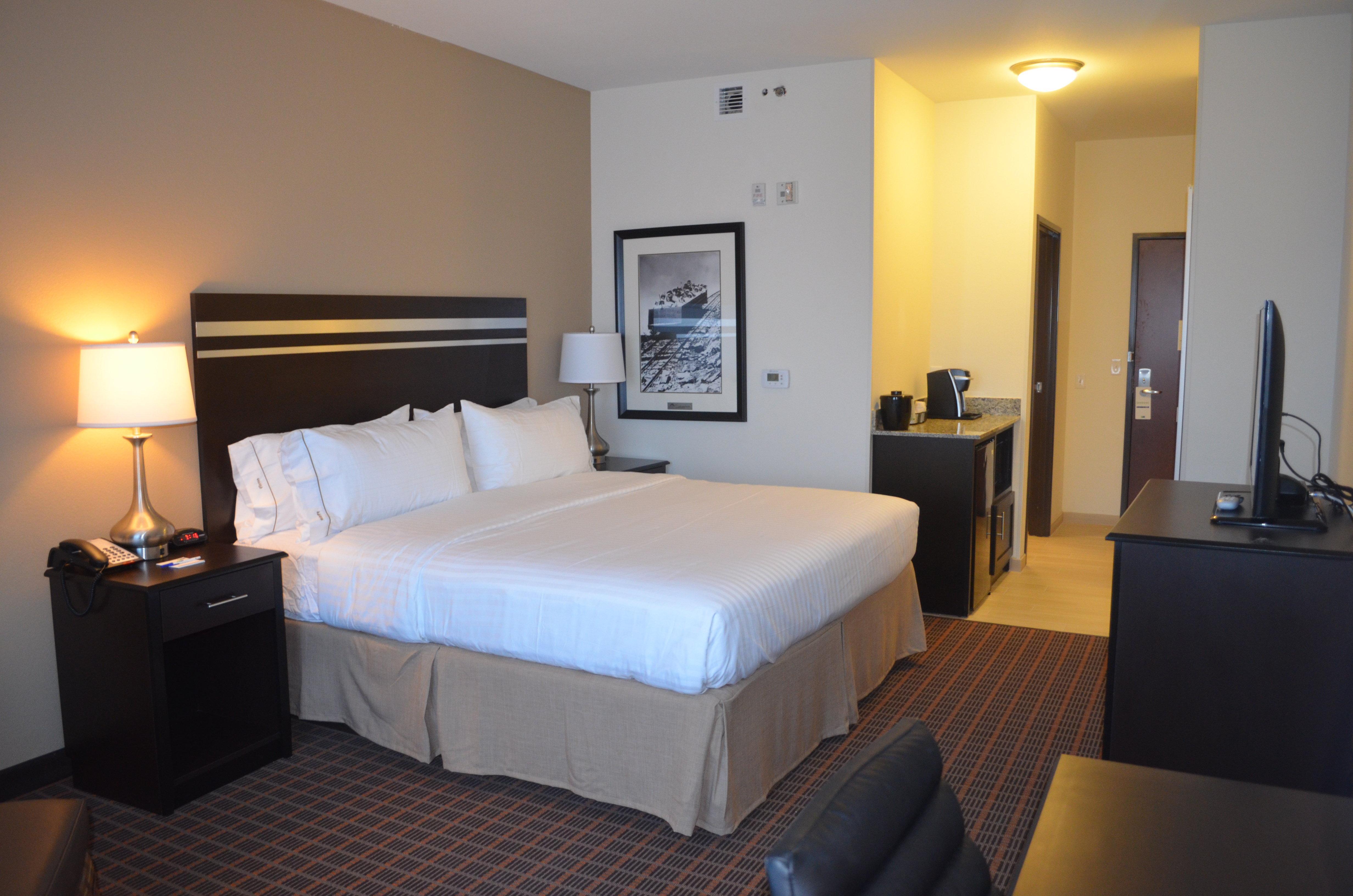 Holiday Inn Express & Suites Golden By Ihg Exterior photo