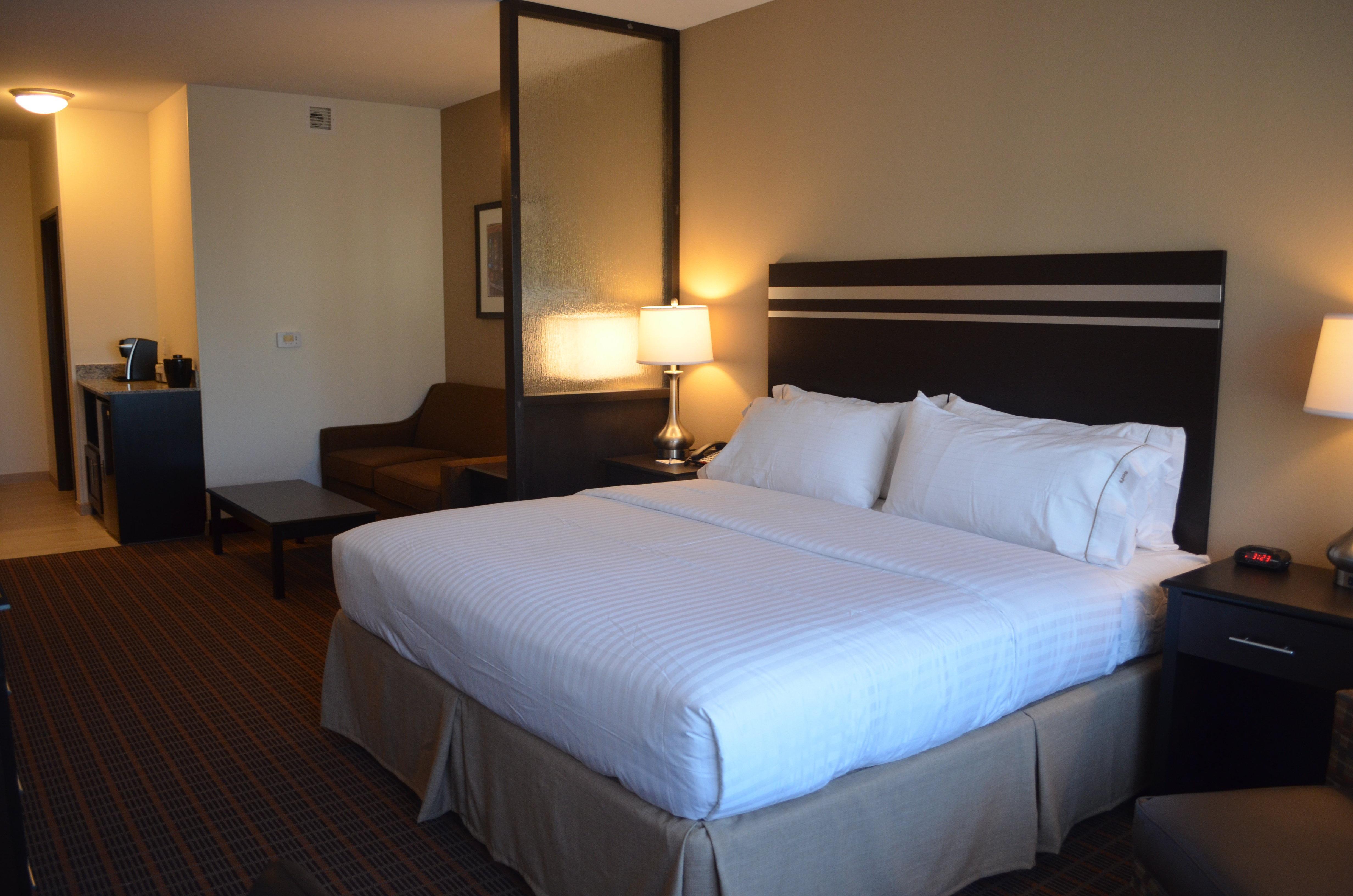 Holiday Inn Express & Suites Golden By Ihg Exterior photo